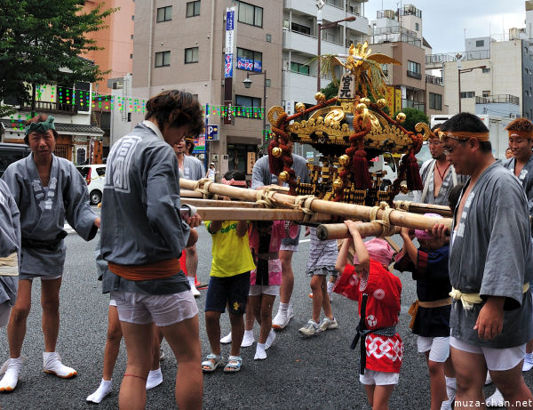 Fukagawa Hachiman 'water-throwing' Festival