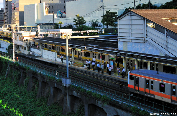 Local to Rapid Commuting in Ochanomizu Station