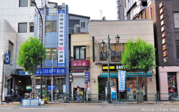 Narrow Buildings, Yushima Station