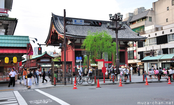 Kaminarimon Gate, Senso-ji Temple, Tokyo