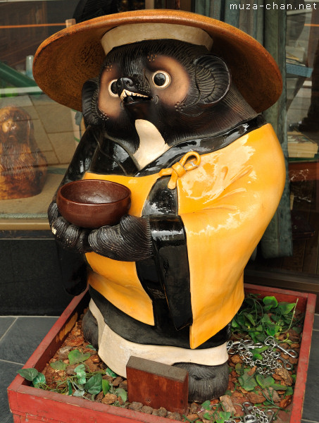 Tanuki statue
