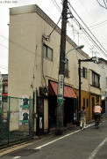 Japanese narrow buildings - photo 2