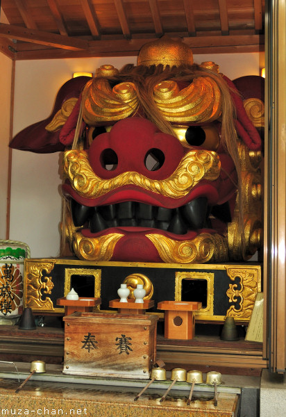 Ohaguro shishi (lioness with blackened teeth), Namiyoke Inari Shrine, Tsukiji, Tokyo