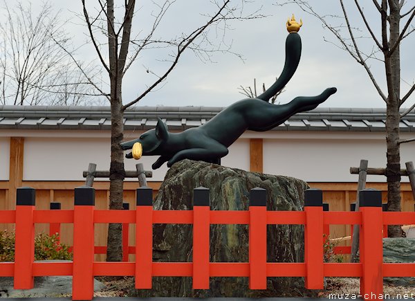 Kitsune statue, Fushimi Inari Taisha, Kyoto