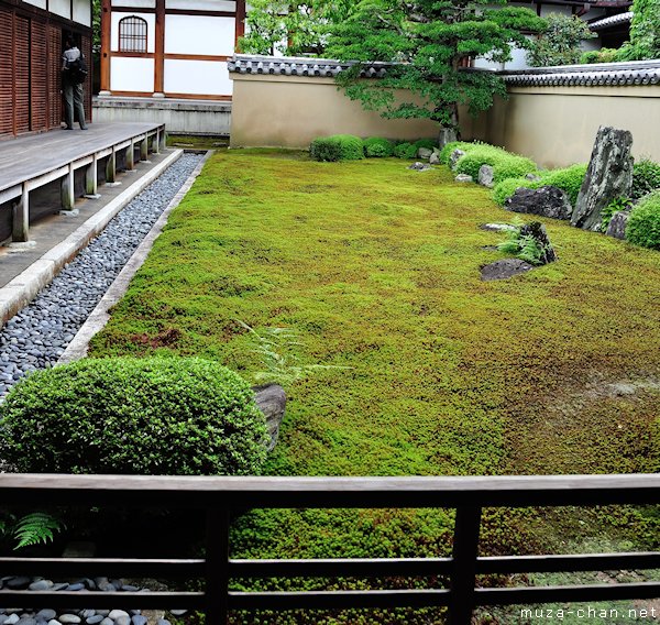 Moss covered Japanese Zen Garden, Ryogin-tei, Ryogen-in Temple, Kyoto