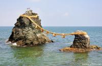 Meoto Iwa, the wedded rocks and a small travel tip