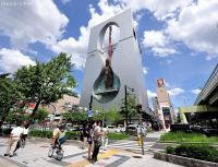 Japanese architecture, the first building-mounted free-fall ride