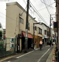 Japanese Narrow Buildings - Photo 2