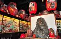 Daruma dolls and a travel tip
