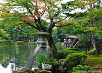 The Kotoji stone lantern from Kenroku-en garden