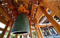 Japanese New Year traditions, the 108 bell chimes