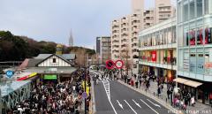 Tokyo's busiest train station on the New Year, Harajuku
