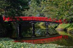 Simply beautiful Japanese scenes, Reflection of a Hirosaki Castle red bridge