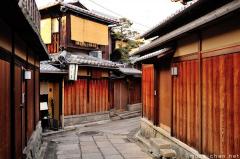 Kyoto must see, the beautiful traditional narrow street Ishibei-koji