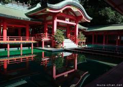 Shimonoseki Akama-jingu, a place from legends