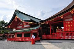 Defining images of Japan, Miko shrine maidens