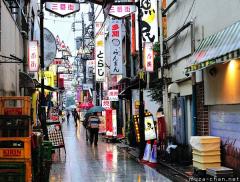 Simply beautiful Japanese scenes, Rainy day on a Nakano backstreet