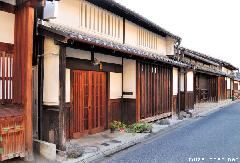 Japanese traditional houses in Nara and a travel tip