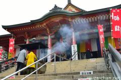 Burning incence at Ryusen-ji