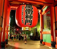 Visiting Tokyo, Kaminarimon big lantern