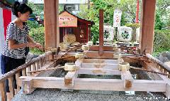 Japanese Shrine Etiquette, How to do a Temizu