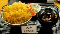 Popular Japanese food, Tendon with tempura shrimp