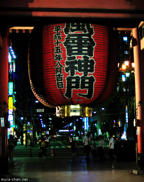 Red lantern at Kaminarimon Gate at Senso-ji Temple