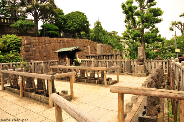 Graves of the 47 Ronin at Sengaku-ji Temple, Tokyo