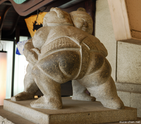Statue of sumo wrestlers at Ryogoku station