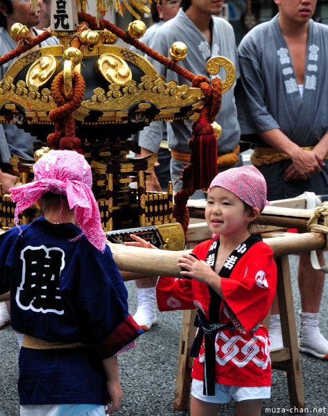 Fukagawa Hachiman 'water-throwing' Festival