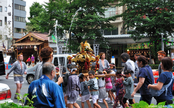 Fukagawa Hachiman 'water-throwing' Festival