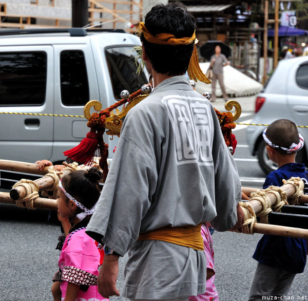 Fukagawa Hachiman 'water-throwing' Festival