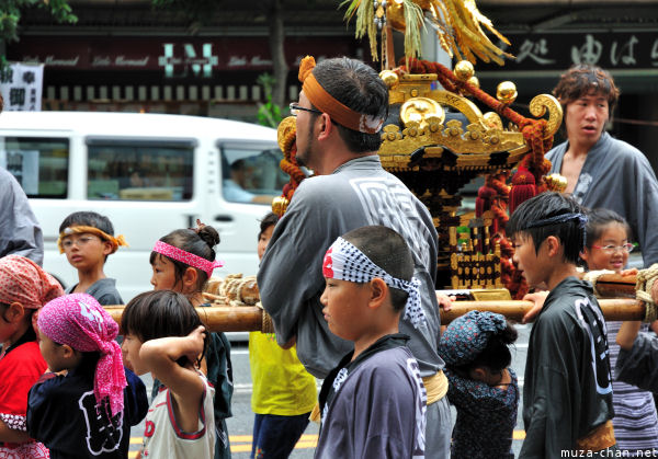 Fukagawa Hachiman 'water-throwing' Festival