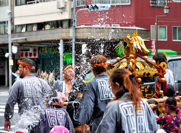 Fukagawa Hachiman 'water-throwing' Festival