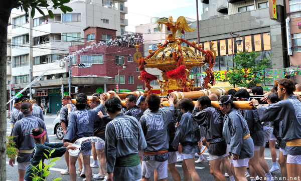 Fukagawa Hachiman 'water-throwing' Festival