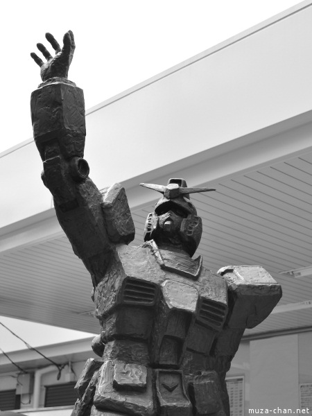 Gundam statue Kamiigusa