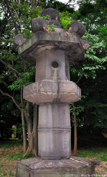 Monster Lantern Toshougu Shrine Ueno Park