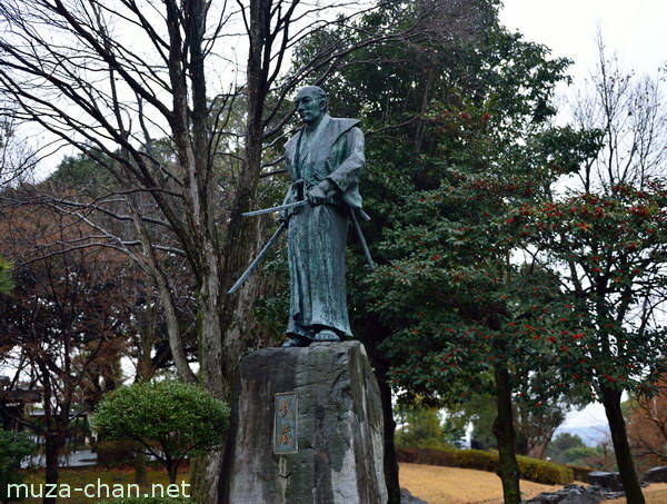 Miyamoto Musashi's statue, Kumamoto