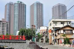 Tokyo Tsukishima old and new buildings