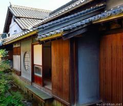 Traditional Japanese house, Circular window