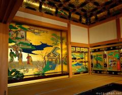 Golden walls inside the Honmaru Goten Palace