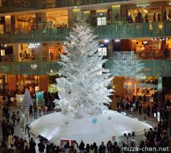 Merry Christmas! Tokyo KITTE white Christmas tree