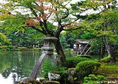 The Kotoji stone lantern from Kenroku-en garden