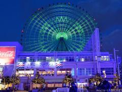 Tempozan Ferris Wheel in green color