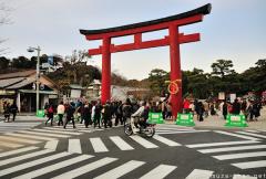 Old and modern Japan, Scramble crossing and Torii gate