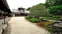 Kyoto Tofuku-ji Sand garden and O-karikomi
