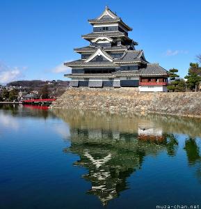 The 2000th Japan Photo of the day, Matsumoto Castle dazzling reflection